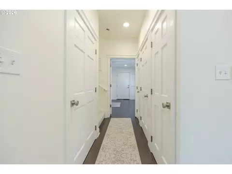 Entry Way - 1359 Hammock St, Eugene, OR 97401 photo 2 of 2