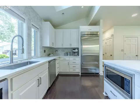 Kitchen - 1359 Hammock St, Eugene, OR 97401 photo 3 of 8