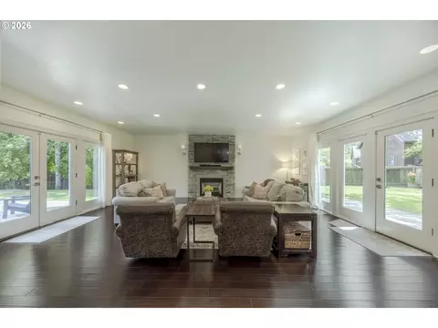 Living - 1359 Hammock St, Eugene, OR 97401 photo 1 of 4