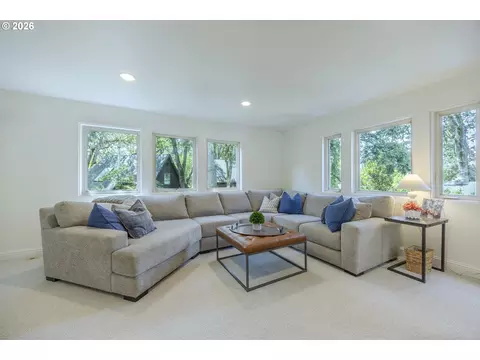 Living - 1359 Hammock St, Eugene, OR 97401 photo 4 of 4