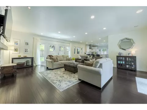 Living - 1359 Hammock St, Eugene, OR 97401 photo 3 of 4