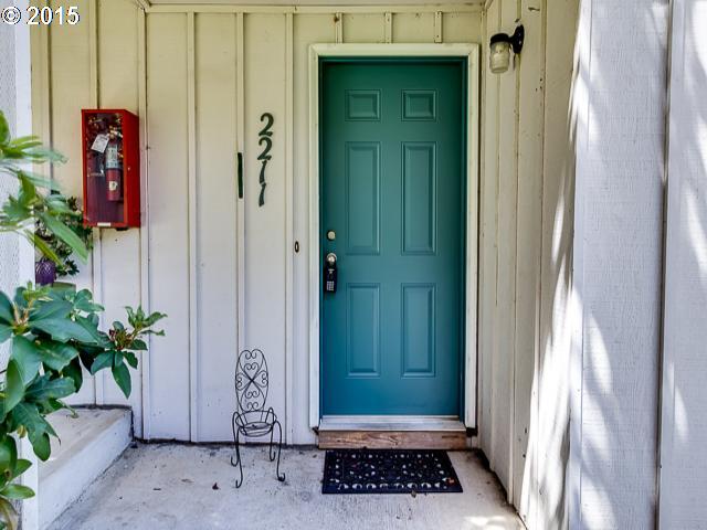 2211 Hawkins Ln, Eugene, OR 97405 photo 1
