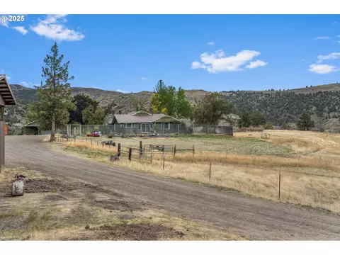 19369 E Highway 26, Mitchell, OR 97750