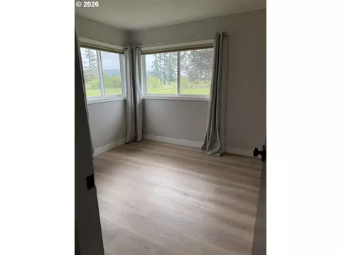 Bedroom - 85806 Loop Ln, Eugene, OR 97405 photo 1 of 3