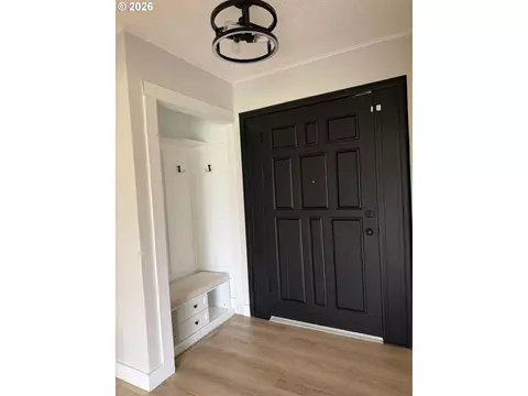 Entry Way - 85806 Loop Ln, Eugene, OR 97405 photo 2 of 4