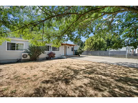 Exterior - 4923 Morely Loop, Eugene, OR 97402 photo 2 of 9