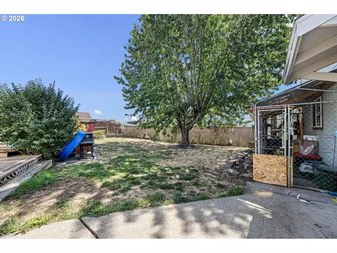 Exterior - 4923 Morely Loop, Eugene, OR 97402 photo 8 of 9