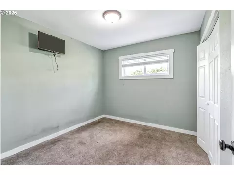 Bedroom - 1629 7th Ave, Longview, WA 98632 photo 1 of 2