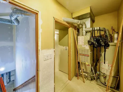 Entry Way - 4029 NE 16th Ct, Gresham, OR 97030 photo 4 of 4
