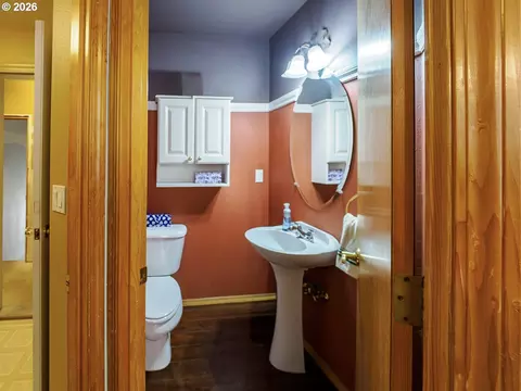 Bath - 4029 NE 16th Ct, Gresham, OR 97030 photo 1 of 4
