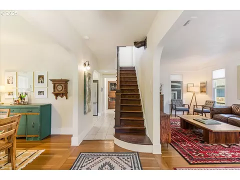 Entry Way - 1212 E 6th St, Newberg, OR 97132 photo 1 of 4