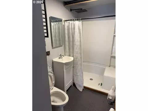 Bath - 54 E 24th Ave, Eugene, OR 97405 photo 1 of 1
