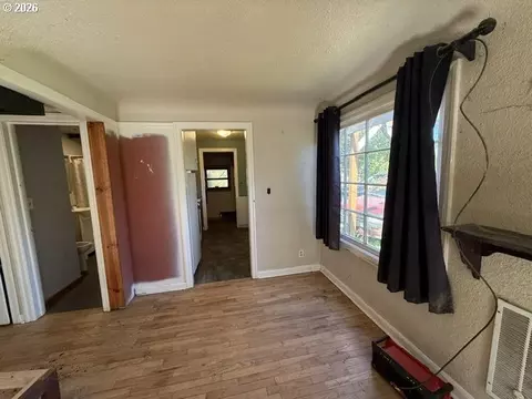 Living - 54 E 24th Ave, Eugene, OR 97405 photo 2 of 2