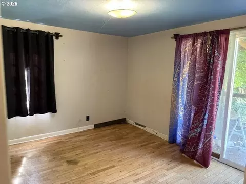 Bedroom - 54 E 24th Ave, Eugene, OR 97405 photo 1 of 2
