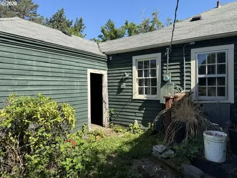 Exterior - 54 E 24th Ave, Eugene, OR 97405 photo 5 of 6