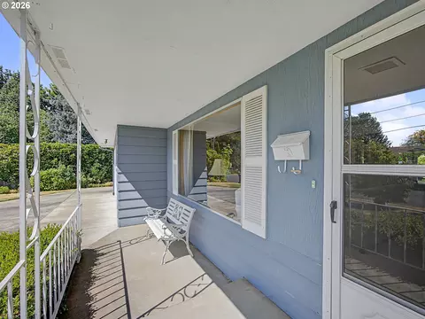 250 SE Juniper Ave, Gresham, OR 97080 photo 2