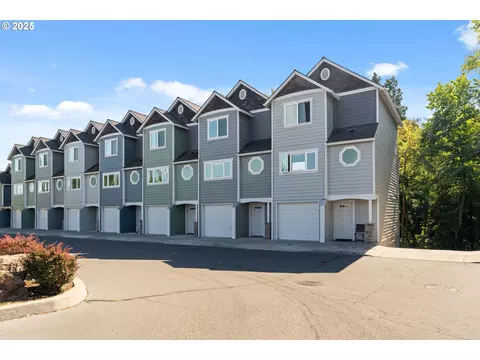 990 W 8th Pl, The Dalles, OR 97058