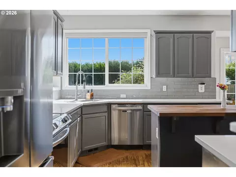 Kitchen - 2440 NW 25th Ave, Camas, WA 98607 photo 1 of 7