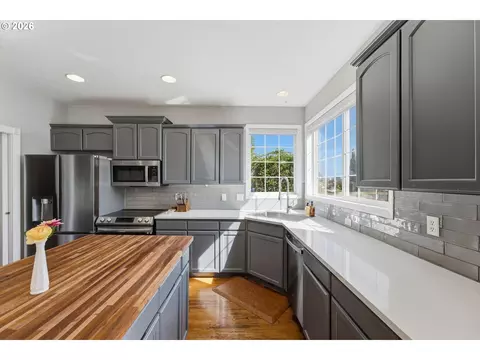 Kitchen - 2440 NW 25th Ave, Camas, WA 98607 photo 3 of 7