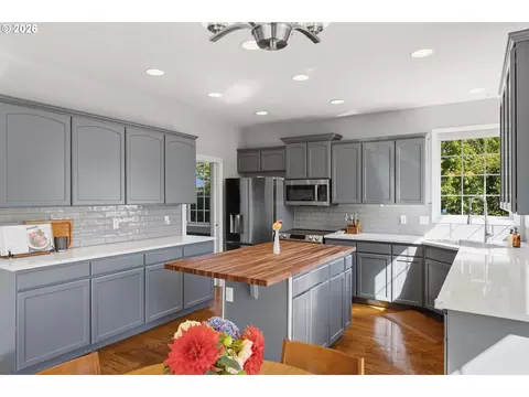 Kitchen - 2440 NW 25th Ave, Camas, WA 98607 photo 5 of 7