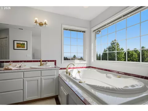 Bath - 2440 NW 25th Ave, Camas, WA 98607 photo 2 of 4