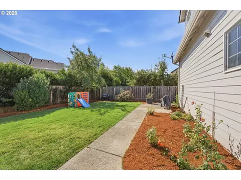 Exterior - 2440 NW 25th Ave, Camas, WA 98607 photo 2 of 2