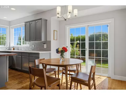 Dining - 2440 NW 25th Ave, Camas, WA 98607 photo 3 of 4