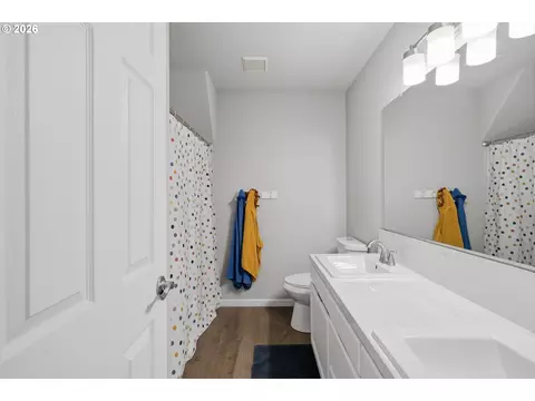 Bath - 2440 NW 25th Ave, Camas, WA 98607 photo 3 of 4