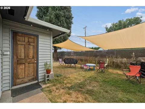 Exterior - 22222 SE Ash St, Gresham, OR 97030 photo 3 of 8