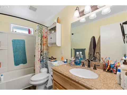 Bath - 22222 SE Ash St, Gresham, OR 97030 photo 2 of 2