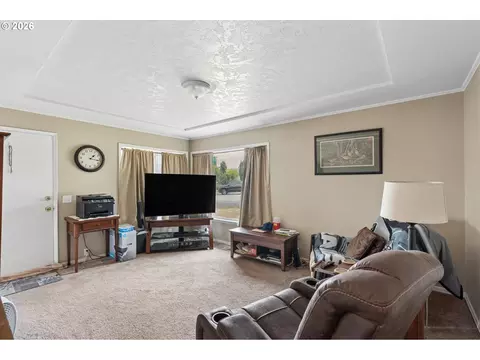 Living - 22222 SE Ash St, Gresham, OR 97030 photo 1 of 4