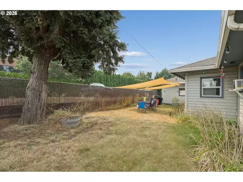 Exterior - 22222 SE Ash St, Gresham, OR 97030 photo 6 of 8