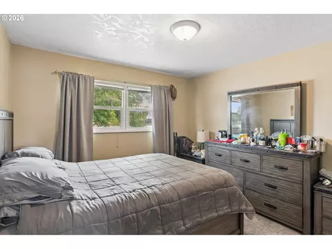 Bedroom - 22222 SE Ash St, Gresham, OR 97030 photo 1 of 7