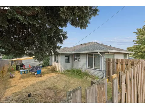 Exterior - 22222 SE Ash St, Gresham, OR 97030 photo 7 of 8