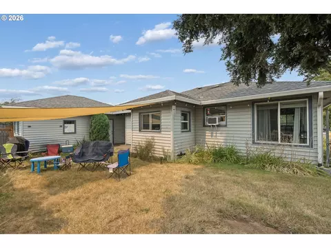 Exterior - 22222 SE Ash St, Gresham, OR 97030 photo 5 of 8