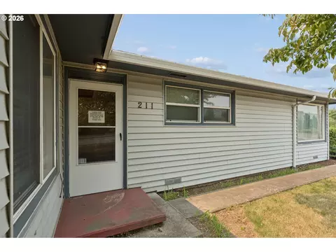 Exterior - 22222 SE Ash St, Gresham, OR 97030 photo 2 of 8