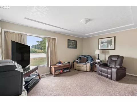 Living - 22222 SE Ash St, Gresham, OR 97030 photo 3 of 4