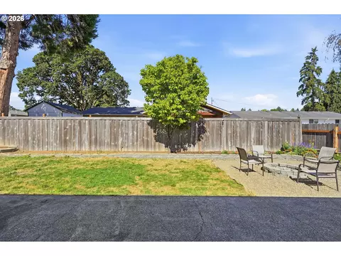 Exterior - 792 SE Cedar St, Dundee, OR 97115 photo 3 of 10