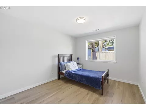Bedroom - 792 SE Cedar St, Dundee, OR 97115 photo 6 of 7