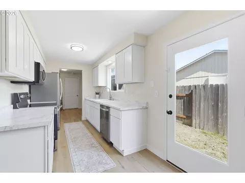 Kitchen - 792 SE Cedar St, Dundee, OR 97115 photo 1 of 4