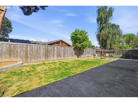Exterior - 792 SE Cedar St, Dundee, OR 97115 photo 5 of 10