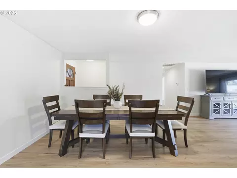 Dining - 792 SE Cedar St, Dundee, OR 97115 photo 2 of 3