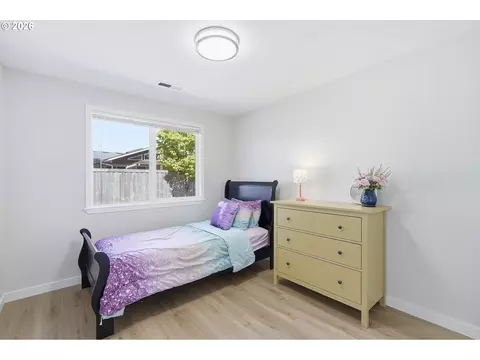 Bedroom - 792 SE Cedar St, Dundee, OR 97115 photo 4 of 7