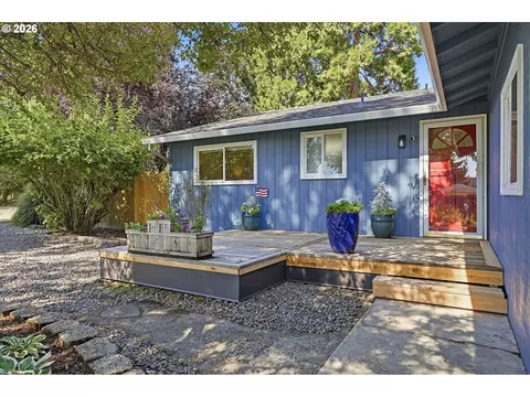 Exterior - 792 SE Cedar St, Dundee, OR 97115 photo 2 of 10