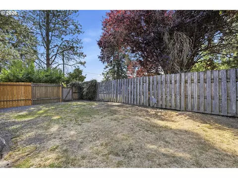 Exterior - 792 SE Cedar St, Dundee, OR 97115 photo 9 of 10