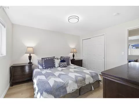 Bedroom - 792 SE Cedar St, Dundee, OR 97115 photo 2 of 7