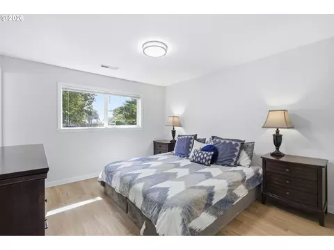 Bedroom - 792 SE Cedar St, Dundee, OR 97115 photo 1 of 7