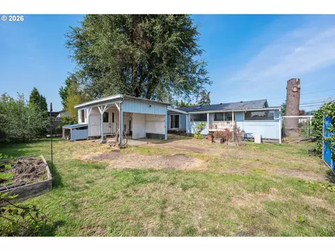 Exterior - 1995 J St, Springfield, OR 97477 photo 8 of 11