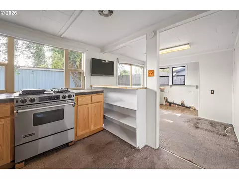 Kitchen - 1995 J St, Springfield, OR 97477 photo 5 of 6