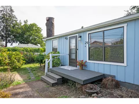 Exterior - 1995 J St, Springfield, OR 97477 photo 10 of 11